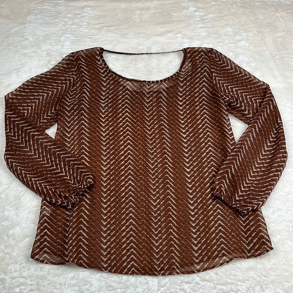 Charming Charlie Fitted Brown and White Chevron Blouse - Picture 5 of 5